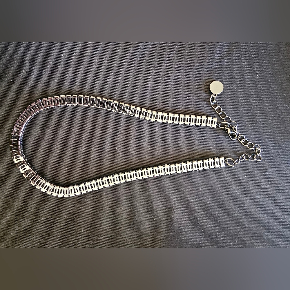 Beautiful Rhinestone Necklace - Picture 2 of 2